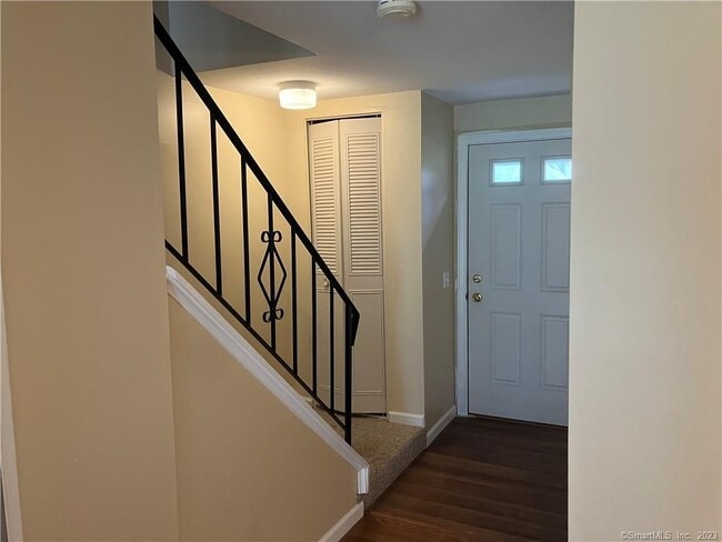 Building Photo - 11 King Arthur Dr