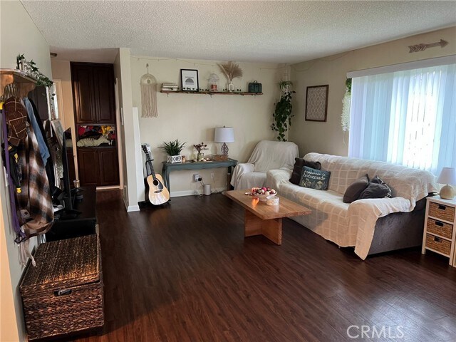 Foto principal - 221 N San Gabriel Ave
