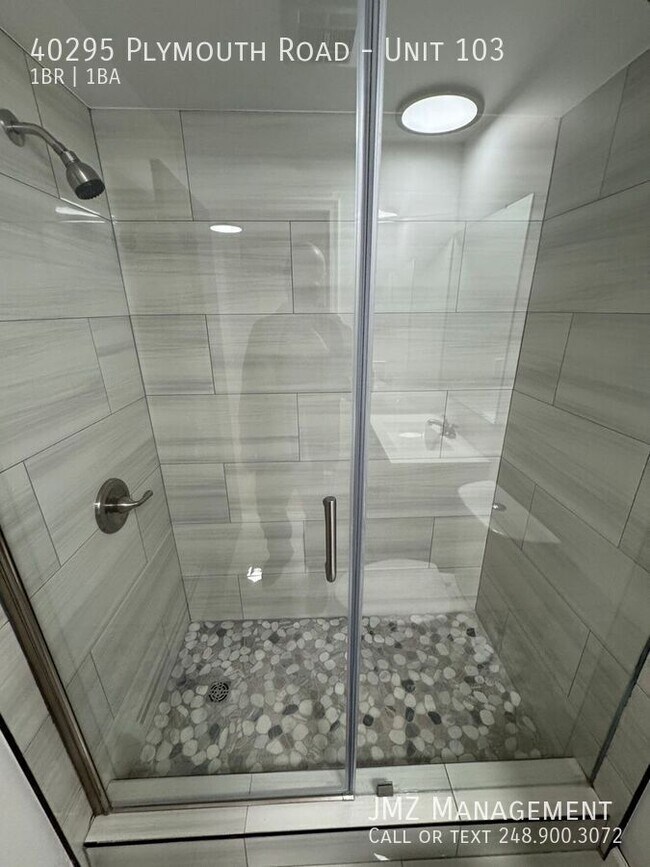 Foto del edificio - 40295 Plymouth Rd