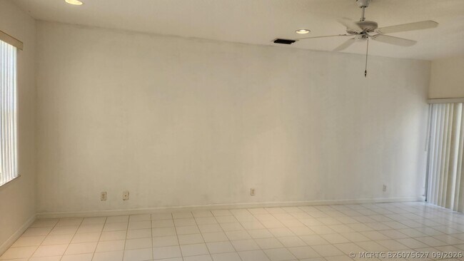 Foto del edificio - 271 Live Oak Ln