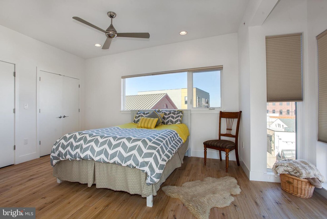 Foto principal - 301 Brown St