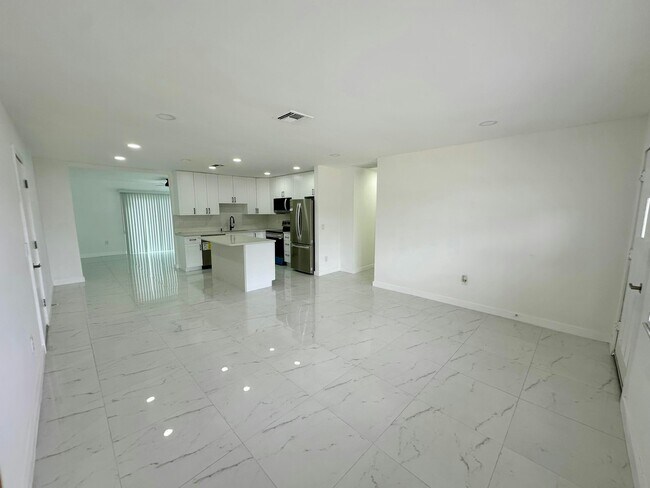 Foto del edificio - 20308 Gentry Ave
