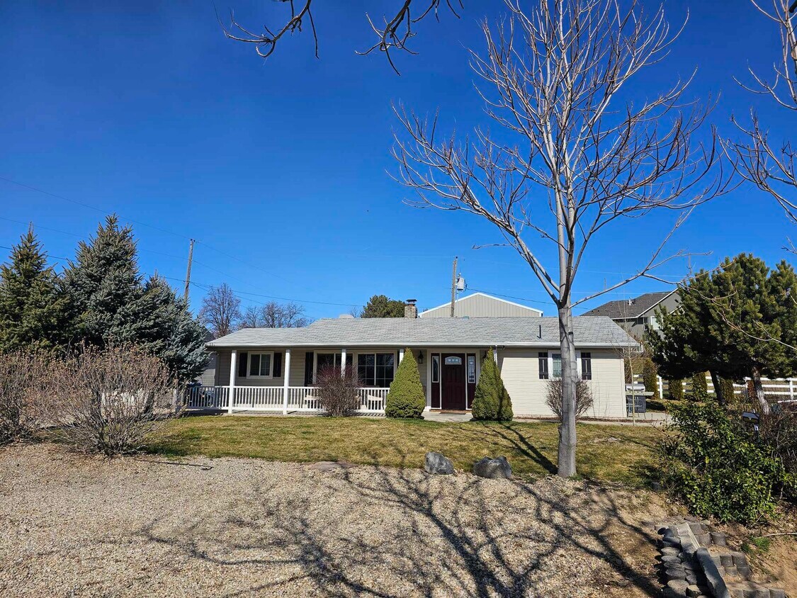 Primary Photo - 14014 Silver Ridge Rd