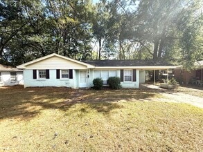 Building Photo - 2714 Green Oaks Dr