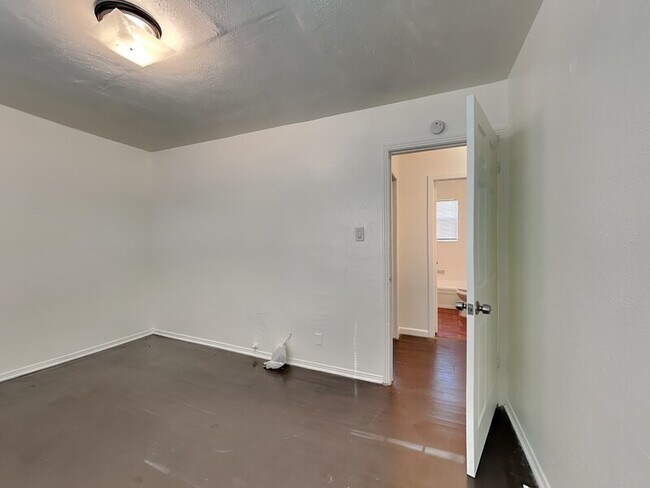 Building Photo - 2805 Carter St