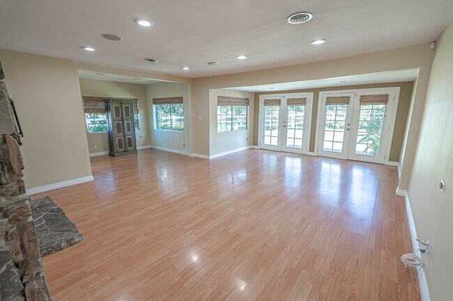 Foto del edificio - 4 Bedroom Pool Home for Rent in Secluded S...