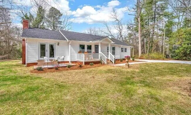 Foto del edificio - "Charming 3-Bed, 2-Bath Retreat with 1700 Sq. Ft. of Comfort in Simpsonville, SC!"