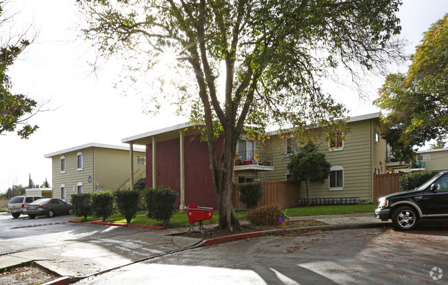 Building Photo - Bridgeport Court Apartments