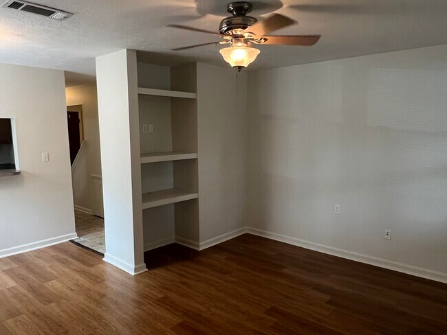 Foto del edificio - 301 W Clifton Ave