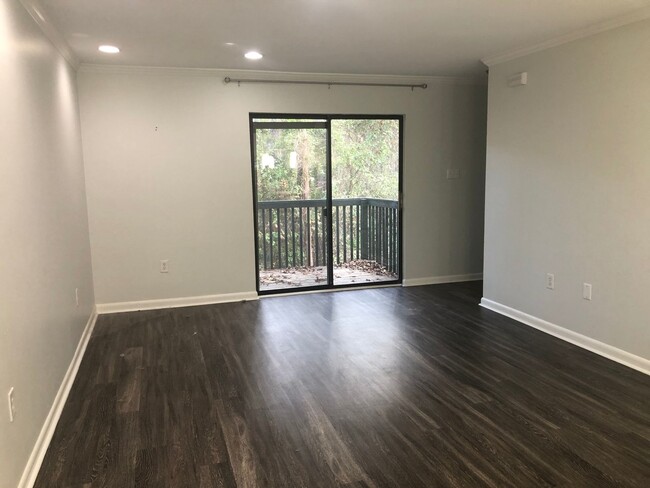 Building Photo - Remodeled Palmetto Commons Condo