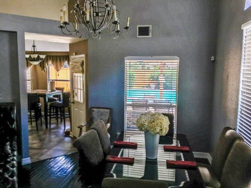 Foto del edificio - 656 Autumn Oaks Dr