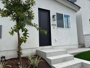Building Photo - 393 Gavin St