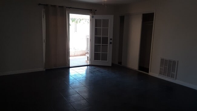Foto del edificio - 6568 Oasis Ave