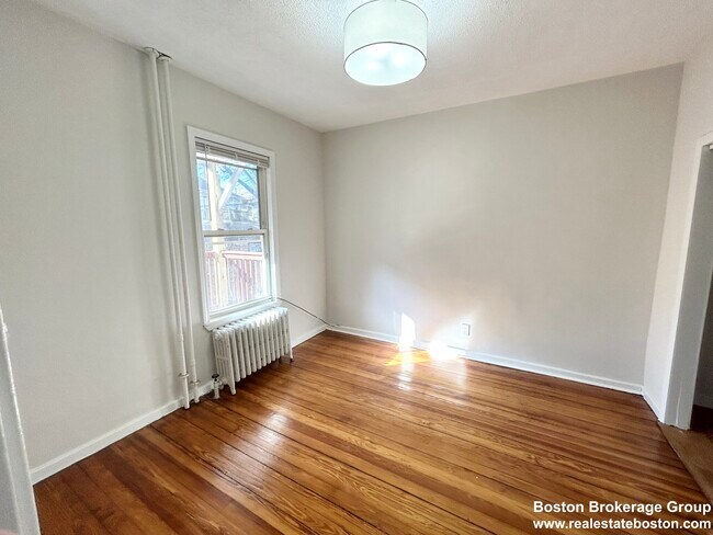 Foto del edificio - 151 E Cottage St