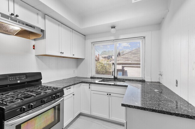 Building Photo - 13533 Santa Rosa Dr