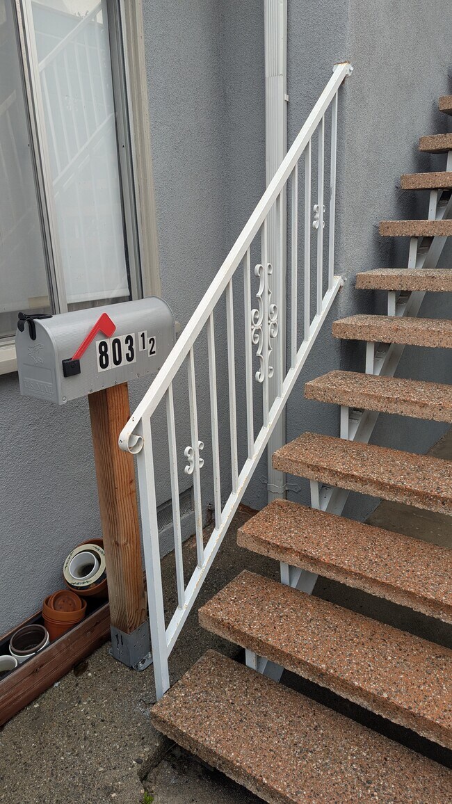 Foto del edificio - 803 1/2 Indiana Ave