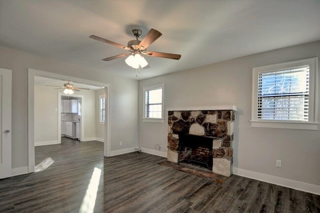 Foto del edificio - 1707-B Main St