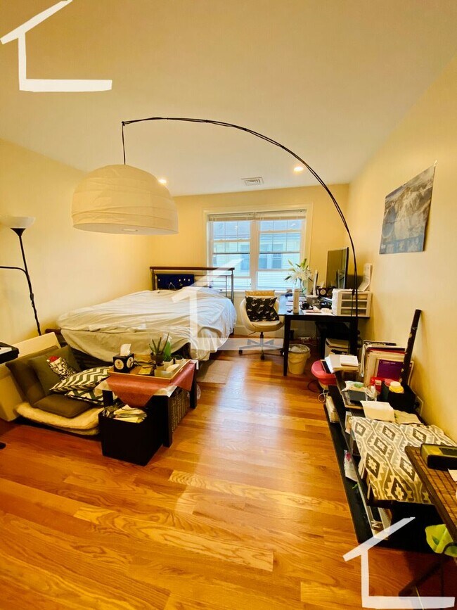 Foto del edificio - 5 Bedroom-Huge
