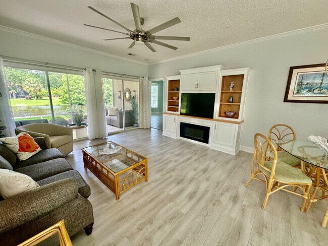 Building Photo - Gorgeous Updated Three Bedroom Home in Sun...
