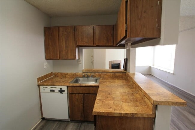 Foto del edificio - 5422 Farley Dr