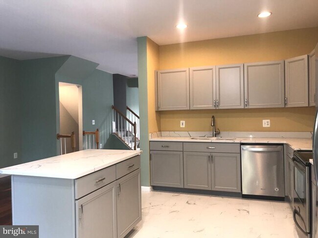 Building Photo - 15707 Palermo Terrace