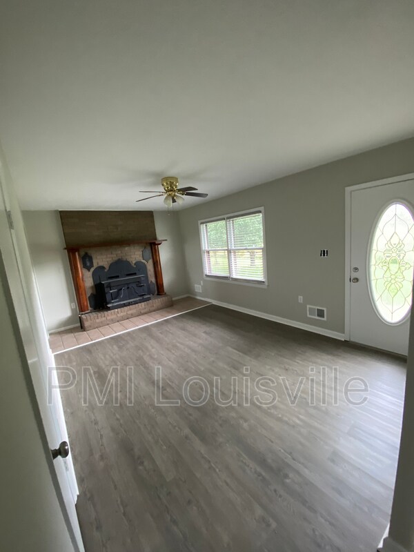 Foto del edificio - 2181 Raymond Rd