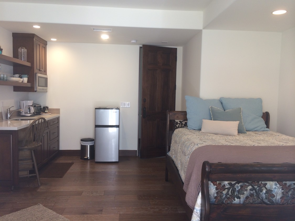 Studio apartment - 231 Trafalgar Ln