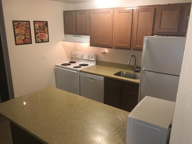 Building Photo - Creekside Commons Apartments