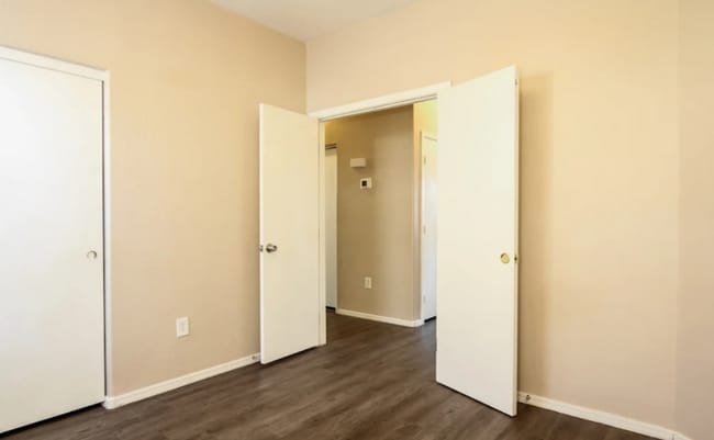 Building Photo - 2438 E Mobile Ln