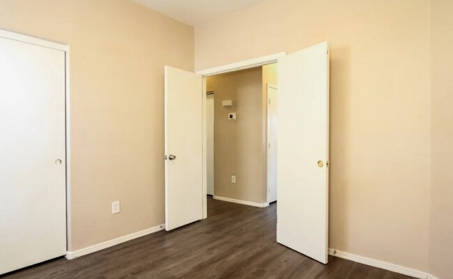 Foto del edificio - 2438 E Mobile Ln