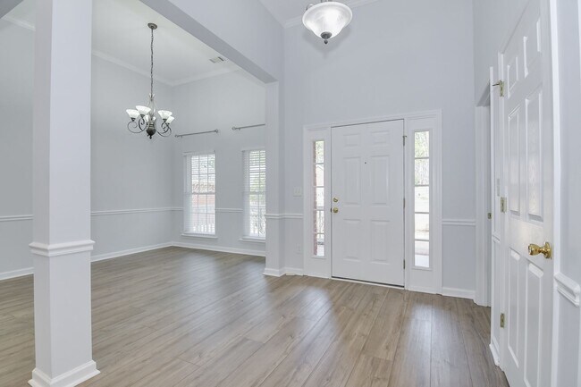 Building Photo - 4 Bedroom 2 Bath in Evans