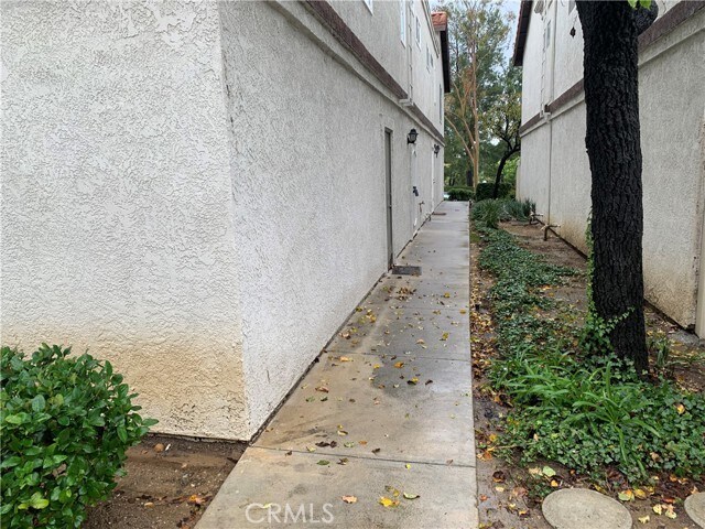 Building Photo - 24224 Sylvan Glen Rd