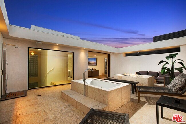 Foto del edificio - 508 N Sweetzer Ave