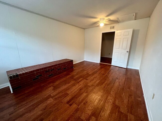 Foto del edificio - 2701 Wood Dr
