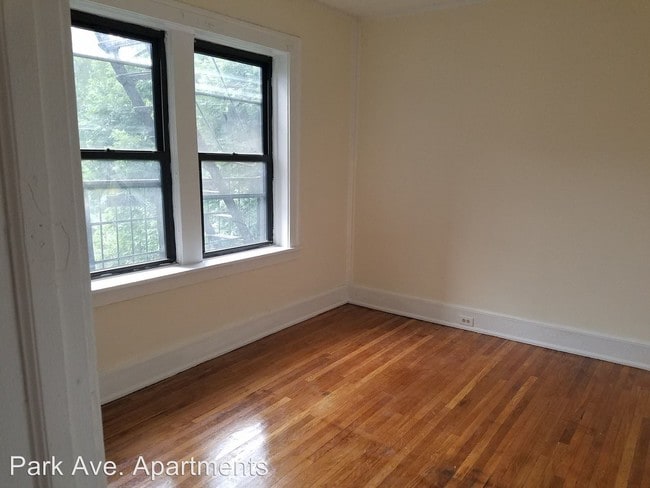 Building Photo - 3 br, 1 bath Apartment - 562 Park Ave.