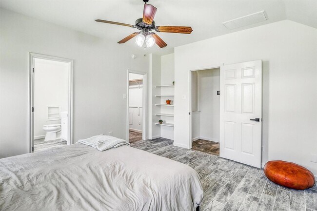 Foto del edificio - 6015 Wildbriar Ln