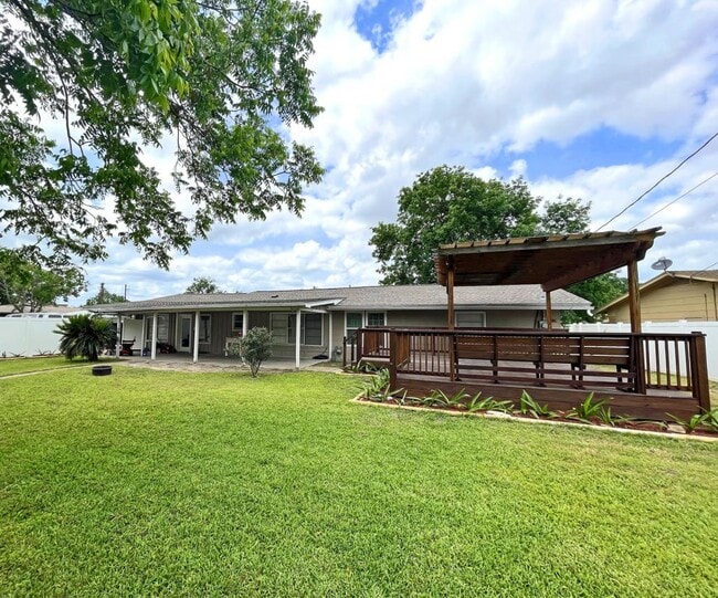 Foto del edificio - 701 Gardenia Ln