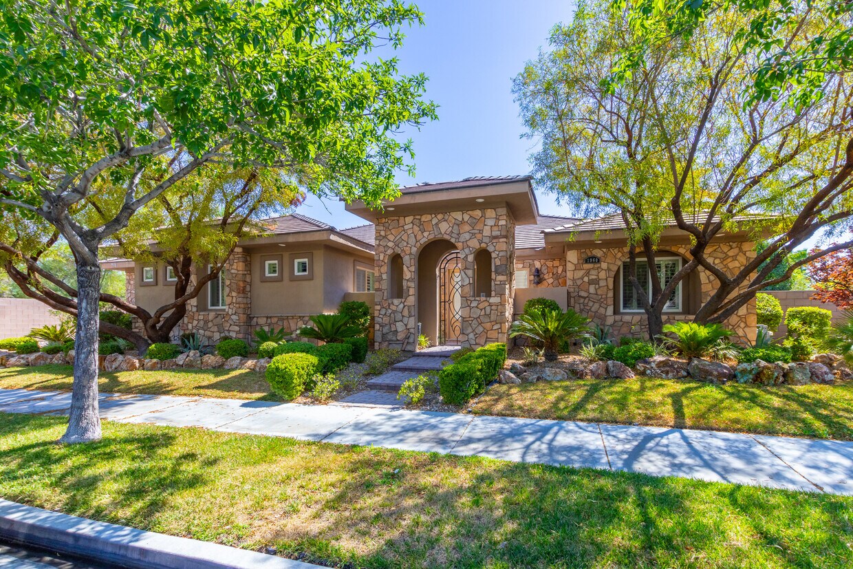 Foto principal - 2960 American River Ln