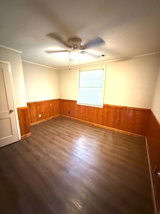 Foto del edificio - ** 3 Bed 2 Bath located off Narrow Lane rd...