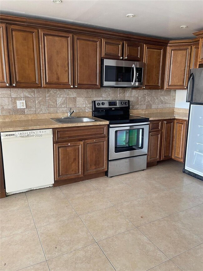Foto del edificio - 1351 NE Miami Gardens Dr