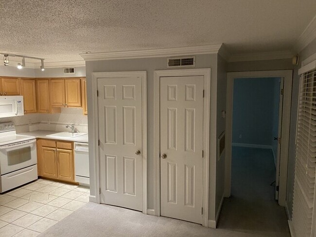 Building Photo - 3607 Helix Ct