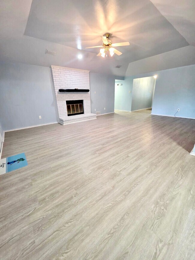 Foto del edificio - 651 Brookside Dr