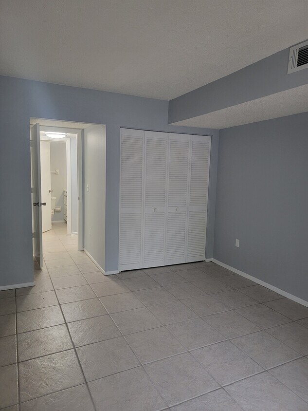 2200 Bahia Vista St Unit B3, Sarasota, FL 34239 Condo for Rent in Sarasota, FL