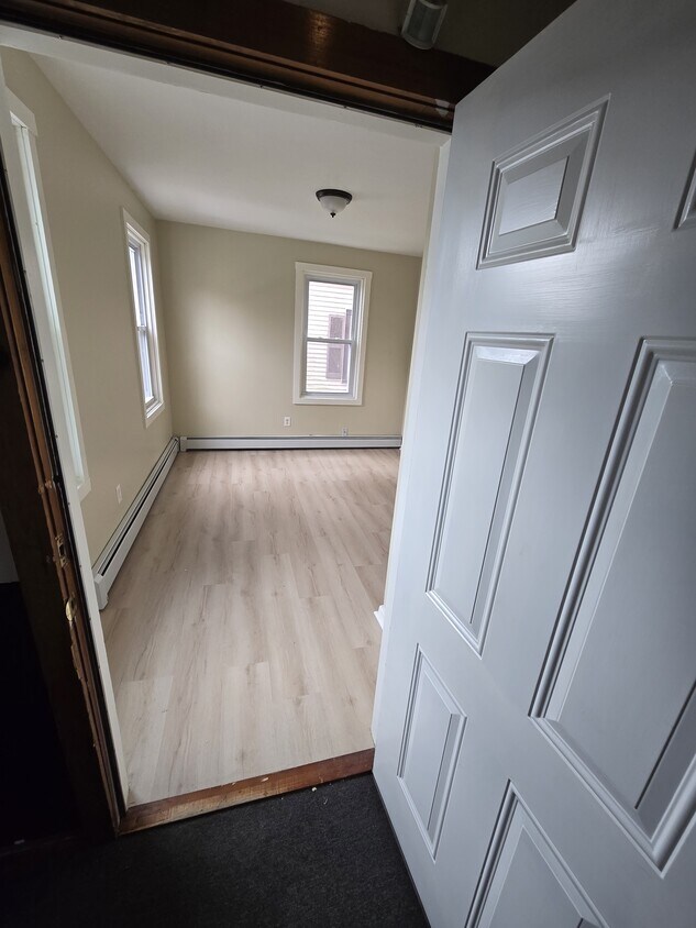 Entering the livingroom - 239 State St