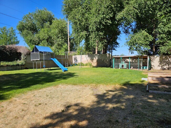 Building Photo - Beautiful 3 Bedroom/2 Bathroom in Bountiful