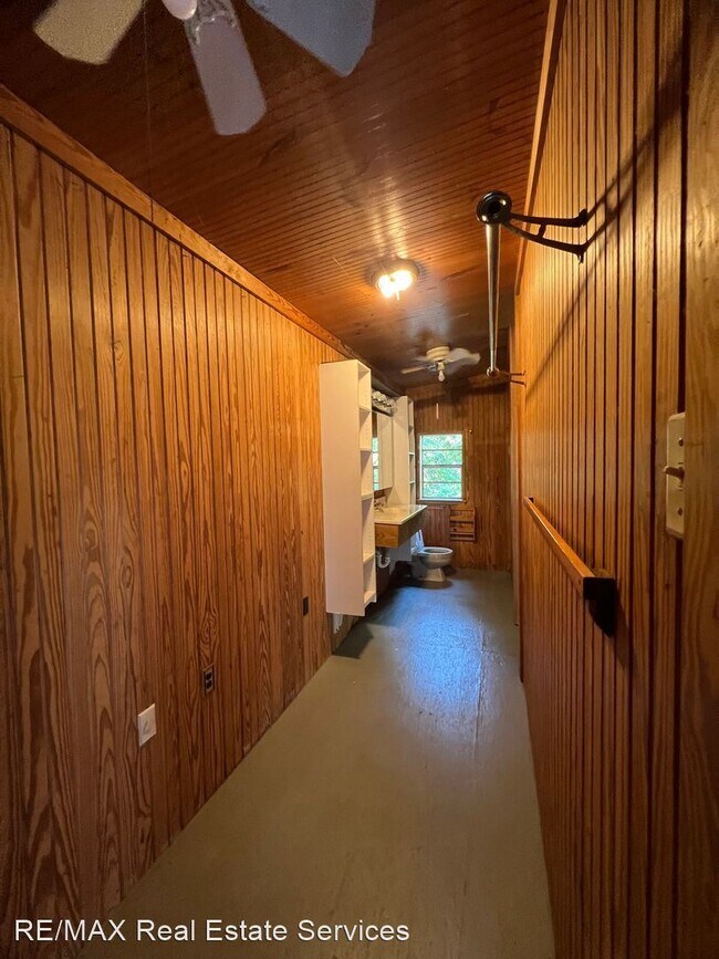 Building Photo - 2 br, 1.5 bath House - 4100 Hampton Lane