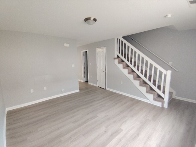 Foto del edificio - 15 Ferguson Dr