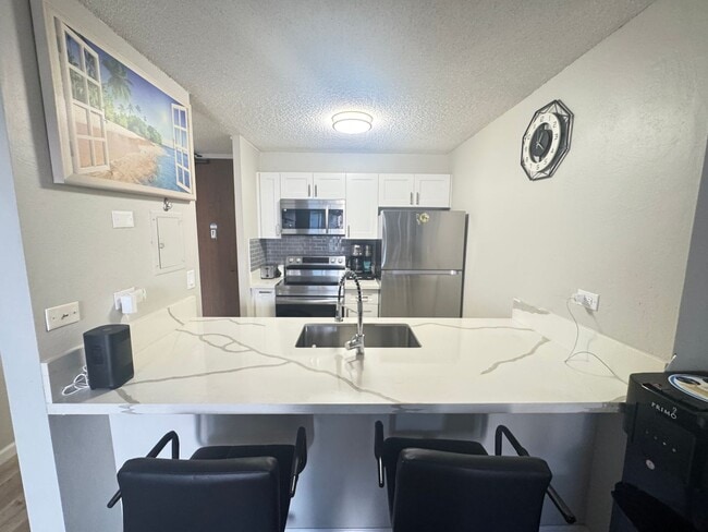 Building Photo - 1 bedroom, 1 bath near Pearlridge Shopping...