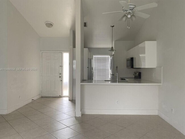 Foto del edificio - Southeast 8th Street, Hallandale Beach, FL 33009 - 2 BR 2 BA townhouse
