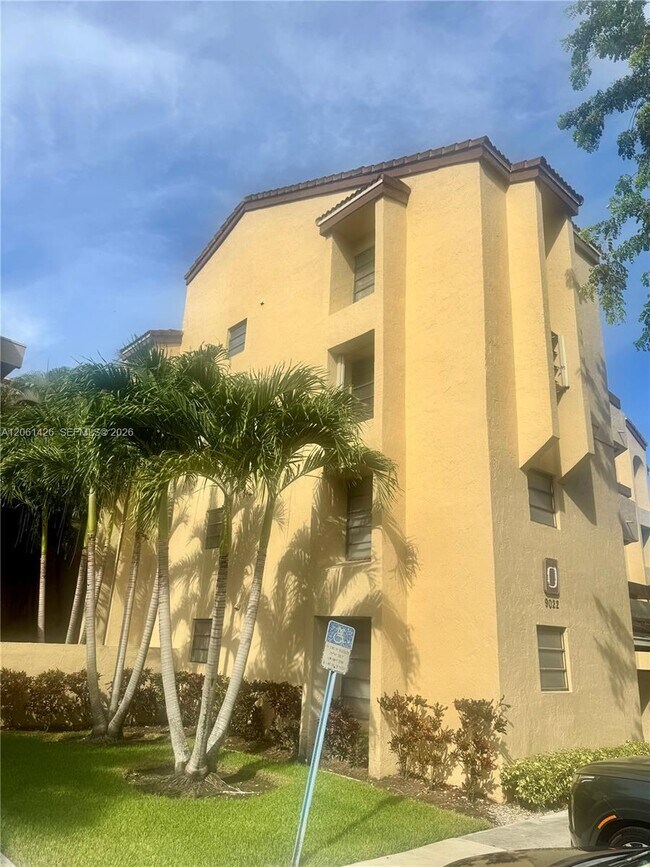 Building Photo - 9022 SW 123rd Ct